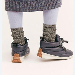 Sorel winter boots / gently worn, like new! Box included.